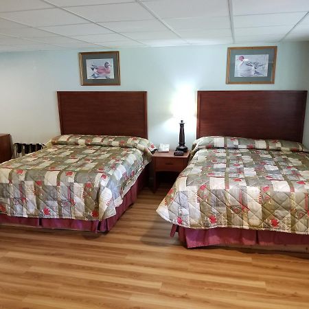 Wolds Motel - Mt. Pleasant เมานต์เพลเซนต์ ภายนอก รูปภาพ